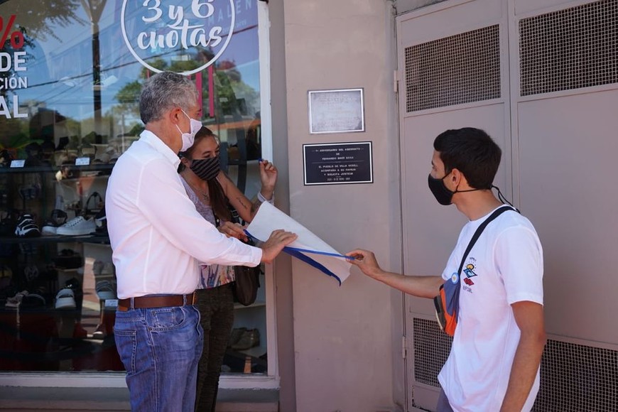 ELLITORAL_350587 |  Gentileza Hugo Barrientos 18/01/2021; Buenos Aires: Colocan una placa frente al boliche de Villa Gesell donde asesinaron a Fernando Báez Sosa.
Foto: Prensa/Télam/CBRI