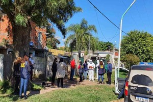 El Litoral Un momento de los procedimientos concretados el lunes en Pedro de Vega al 900 y en el paraje El Chaquito.