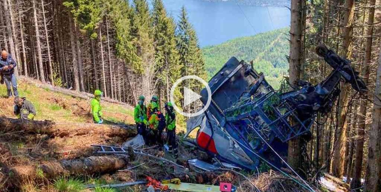 Video: así fue el momento en que cayó el teleférico en el que murieron 14 personas en Italia