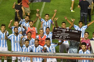 ELLITORAL_361931 |  Télam/Laura Lescano Telam, Cordoba, 10 de marzo de 2021: Atlético Tucumán, de la Liga profesional vencio 3 a 0 a Comunicaciones, equipo que actúa en la Primera B, en un partido por los 32vos. de final de la Copa Argentina, y enfrentará a River Plate, vigente campeón del certamen, en los 16vos.de final.
Foto: Laura Lescano/cf/Telam