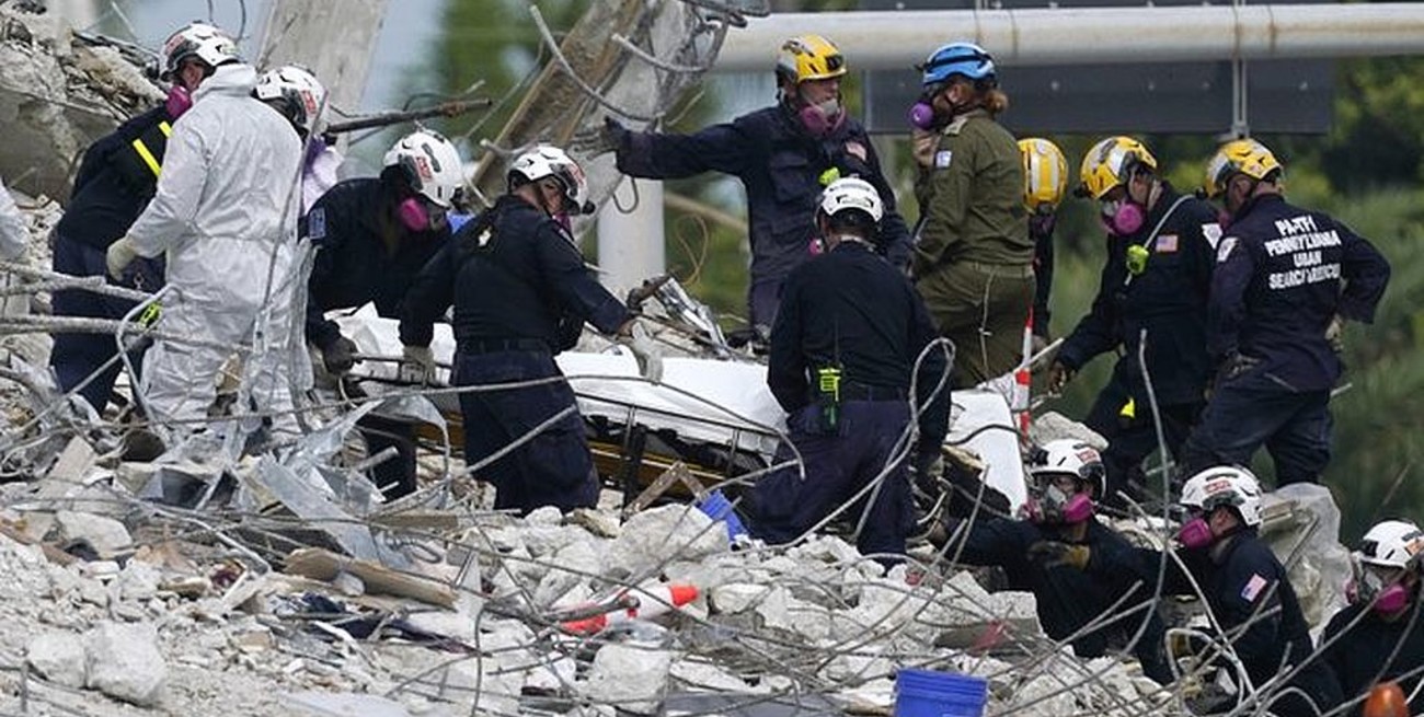 Se elevó a 64 la cifra de muertos por el derrumbe en Miami