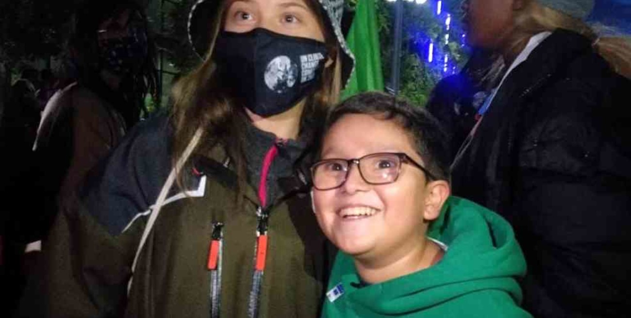 Emotivo encuentro de Francisco Javier Vera, el niño ambientalista, y Greta Thunberg en la COP26