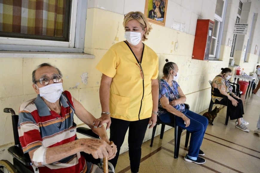 ELLITORAL_357969 |  Marcelo Manera. La vacunación en geriátricos de la provincia comenzó este lunes.