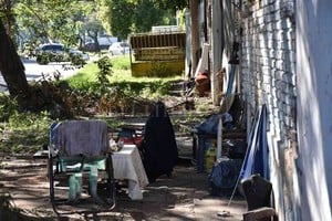 ELLITORAL_331315 |  Archivo El Litoral Le dicen  Willy , tiene 53 años y armó su ranchada hace más de un año en Fray Santa María de Oro al 1700.