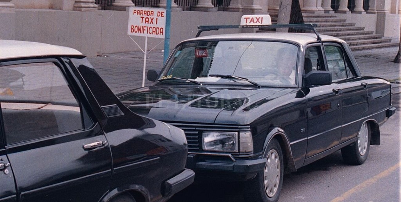 Don Manuel Ordóñez y un taxi por Blas Parera