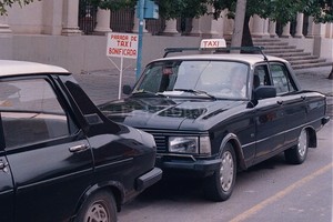 ELLITORAL_391953 |  Néstor Gallegos - Archivo El Litoral La parada de taxi de bulevar lo contaba como su cliente más leal y generoso. Por la ciudad y sus alrededores, Don Manuel solo se trasladaba en taxi.