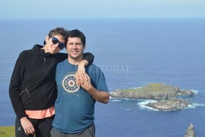 ELLITORAL_414073 |  Gentileza Sofía junto a su pareja Guillermo en Pinamar, donde residen actualmente.