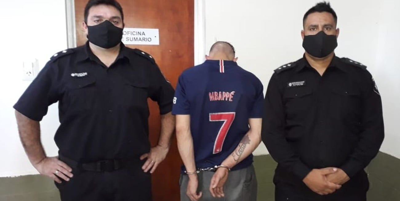 Un detenido por amenazas tenía droga y un revólver en la mochila