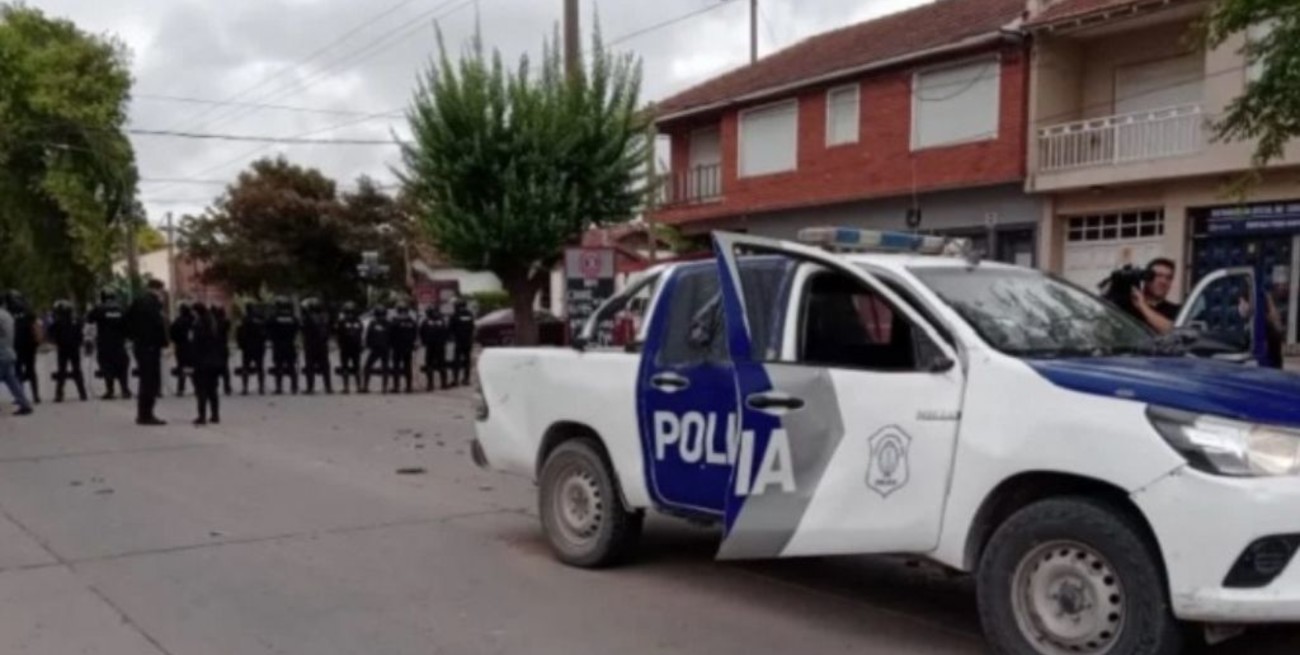 Video: incidentes entre policías y familiares del menor asesinado en Miramar