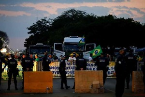 Gentileza En Brasil persisten los cortes y manifestaciones de la ultraderecha pero en rutas provinciales, no nacionales.