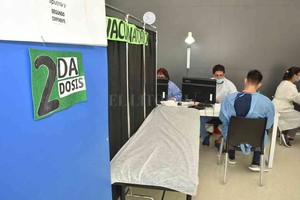 ELLITORAL_374902 |  Guillermo Di Salvatore El componente uno y el componente dos es el mismo, lo que cambia es la espícula viral , indicó Jorge Prieto, secretario de Salud.