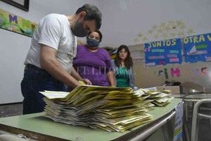 ELLITORAL_420291 |  Mauricio Garín Así comenzaba el recuento provisorio poco después de concluida la elección general del 14 de noviembre. Ahora, con el escrutinio definitivo, se consolidaron las tendencias.