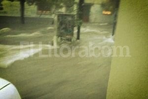 ELLITORAL_70992 |  Twitter de Alejandro Vega @NIKOO_VEGA El agua acumulada en la noche produjo la tragedia.