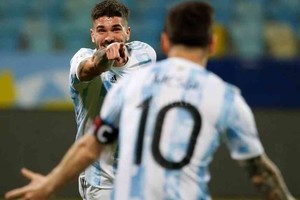 ELLITORAL_387787 |  Gentileza Clarín Lionel Messi dio el pase preciso para que De Paul defina a la red en el 1 a 0.