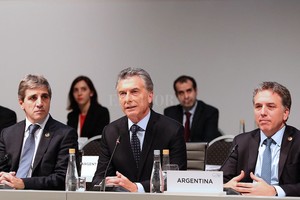 Archivo El Litoral Caputo, Macri y Dujovne.