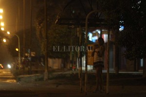 ELLITORAL_416707 |  Archivo El Litoral Volví a trabajar en la calle y lo he visto muchas veces , le dijo M.E. a la policía cuando se acercó a charlar con ella en la parada el 25 de septiembre pasado.