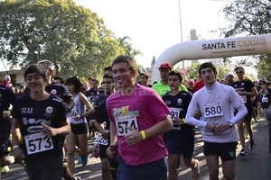 ELLITORAL_126953 |  Gabriela Garcia para Maratonistas Santafecinos Casi el doble. Los 739 corredores que participaron el domingo de la maratón superaron con creces los 400 de la edición 2014.