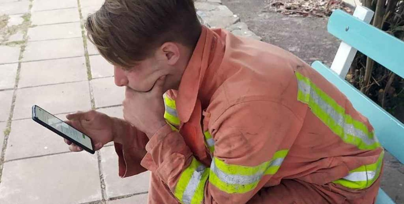 Es bombero y rindió un examen minutos después de combatir el fuego en Córdoba