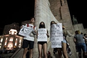 ELLITORAL_414475 |  Marcelo Manera Manifestación contra la inseguridad en Rosario. El gobernador Omar Perotti y el intendente Pablo Javkin se sumaron y no salió bien.