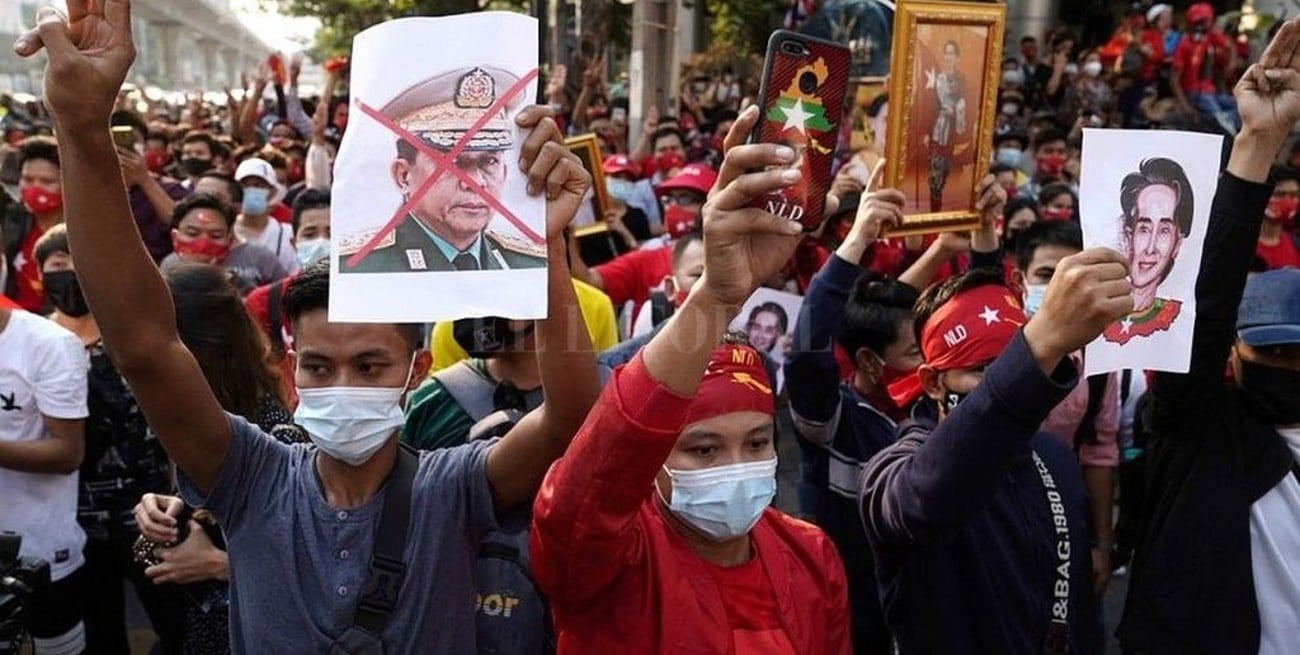 Dos manifestantes fueron heridos en Myanmar durante la represión de una marcha contra el golpe de Estado
