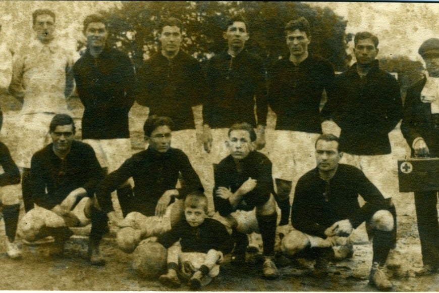 ELLITORAL_375821 |  Archivo El Litoral Colón (1919) F. Gómez, D Gómez, Giménez, Omill, Brochero, Pavan, Fernández, Damiani, Farías, Molinari, Echague Debuck y Gatti.