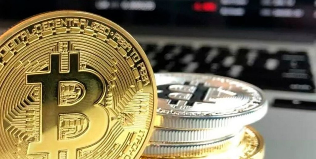 El bitcoin se recupera después de desplomarse el domingo