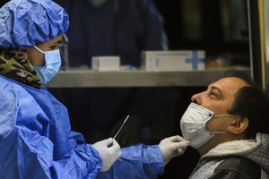 ELLITORAL_404940 |  NA zzzznacg2NOTICIAS ARGENTINAS BAIRES, SEPTIEMBRE 16: El Ministerio de Salud de la NaciÃ³n informÃ³ que en las Ãºltimas 24 horas fueron reportados en todo el paÃ­s 2.493 nuevos casos de coronavirus y otras 135 muertes. Foto NA: MARIANO SANCHEZ zzzz