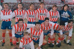 ELLITORAL_389860 |  Alejandro Villar El equipo de los pibes que hizo historia con el ascenso en 1996.