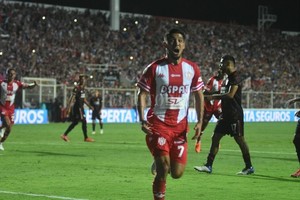 Eduardo Seval El grito de gol de Luna Diale y de todo el 15 de Abril repleto. Un debut inmejorable de Unión ante el campeón River.
