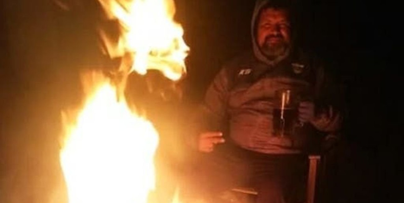 Viral: tomaban vino junto al fuego y se les apareció el Diablo
