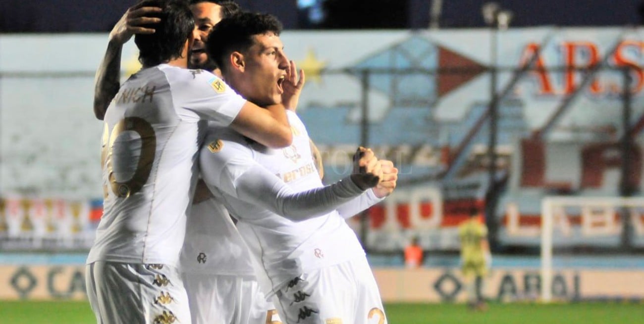 Racing visita a Argentinos en La Paternal