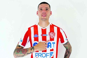 ELLITORAL_358529 |  Archivo Cuando de Chile me voy. Nicolás Peñailillo, refuerzo en modo obsesión del  Vasco  Juan Manuel Azconzábal, espera el visto bueno de Migraciones para empezar a  trabajar  en Argentina con la camiseta de Unión.