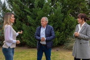 Gentileza Carolina Losada, Mario Barletta y Anita Martínez se reunieron ayer en Rosario en lo que podría configurar un alianza de sectores para participar de la Paso en Juntos por el Cambio.