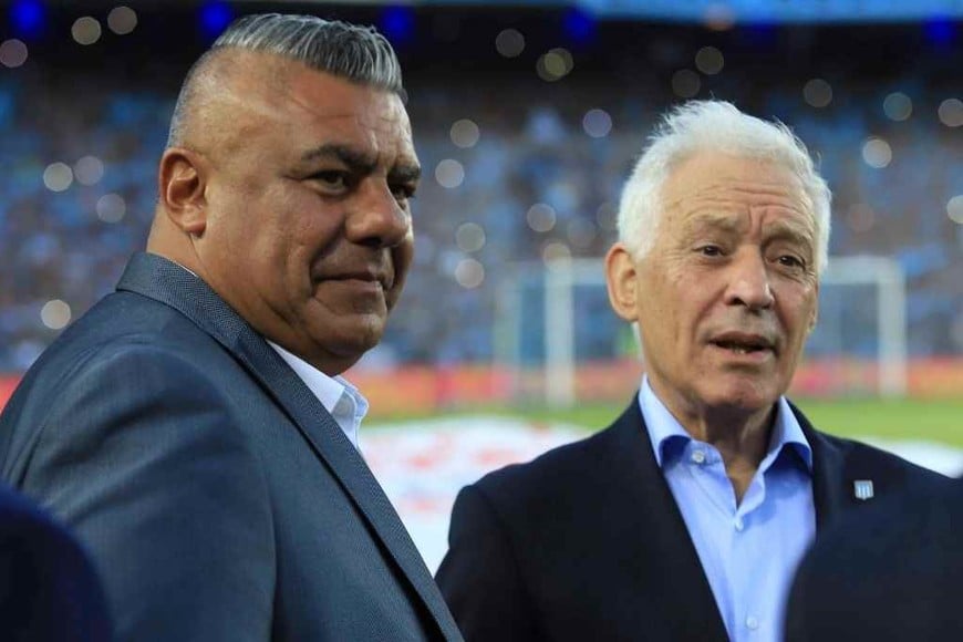 ELLITORAL_326165 |  Télam. Chiqui  Tapia, presidente de la Afa junto a Víctor Blanco, presidente de Racing y uno de los hombres que pisa fuerte en el cuadro directriz del fútbol argentino.
