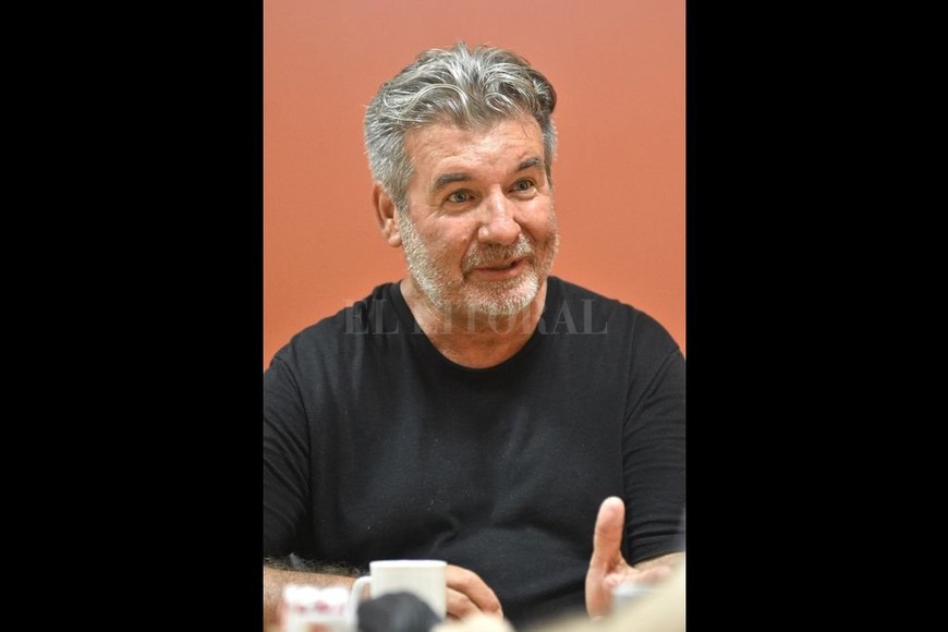 ELLITORAL_370760 |  Pablo Aguirre Monge habló de los desafíos que impone para los artistas el mundo digital.  Yo prefiero seguir trabajando con mis manos , aseguró.