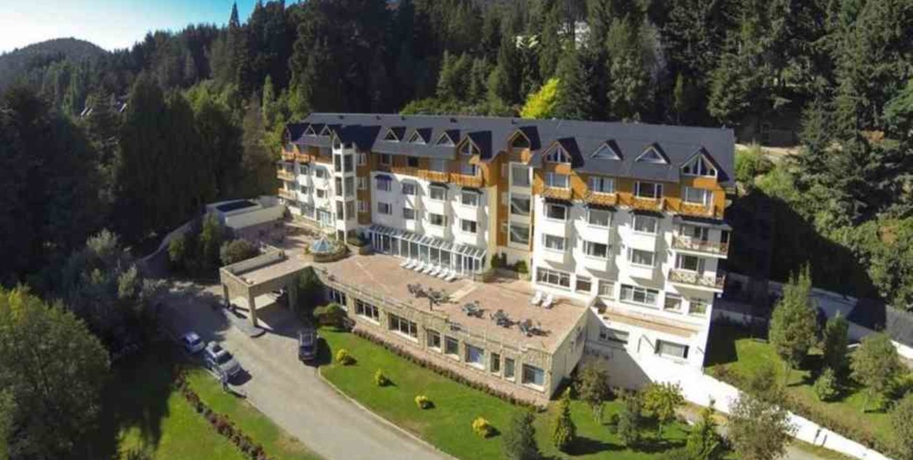 Bariloche: investigan a cinco estudiantes por arrojar a un joven desde el segundo piso de un hotel