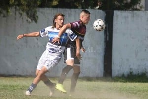 ELLITORAL_417370 |  Luis Cetraro Tomás Fontanellaz. Un  10  de lujo para un equipo compacto y sólido en todas sus líneas.