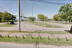 ELLITORAL_389252 |  Captura digital - Google Maps Streetview Estacionamiento donde fue hallado el auto con el cuerpo del fotógrafo.