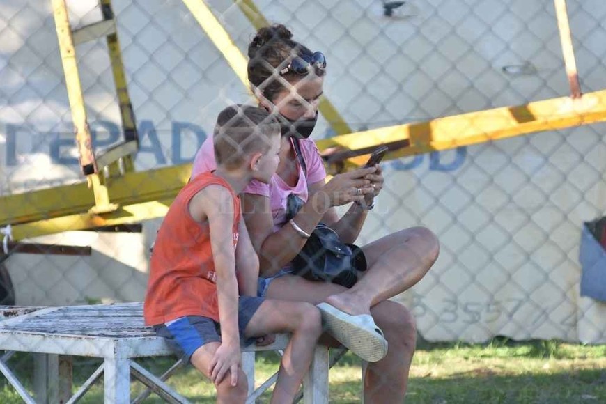 ELLITORAL_360564 |  Pablo Aguirre Último contacto y a jugar con la pelota.