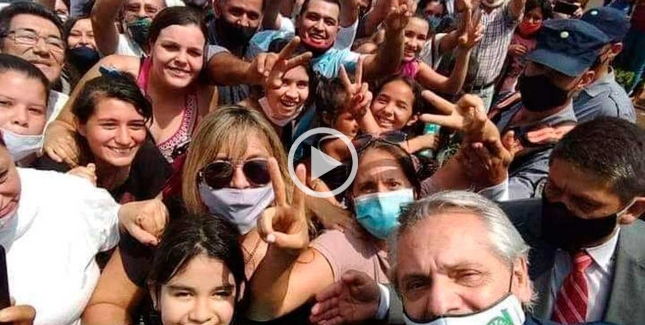 Fernández extendió la cuarentena y tuvo su selfie con militantes