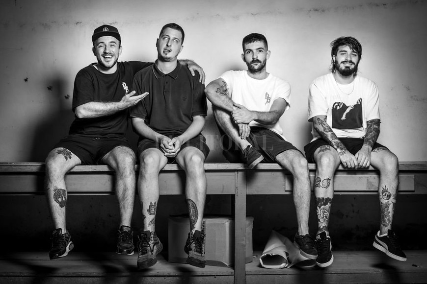 ELLITORAL_404399 |  Gentileza Mauricio Bonadeo Además de esta sesión en vivo, donde registraron  Navegantes  y  Fumar , los Sabáticos rodaron dos videoclips.