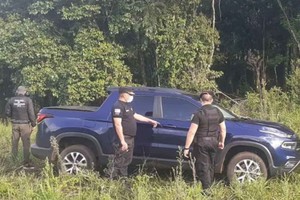 Gentileza La camioneta en la que se trasladaba el presunto autor de los asesinatos.