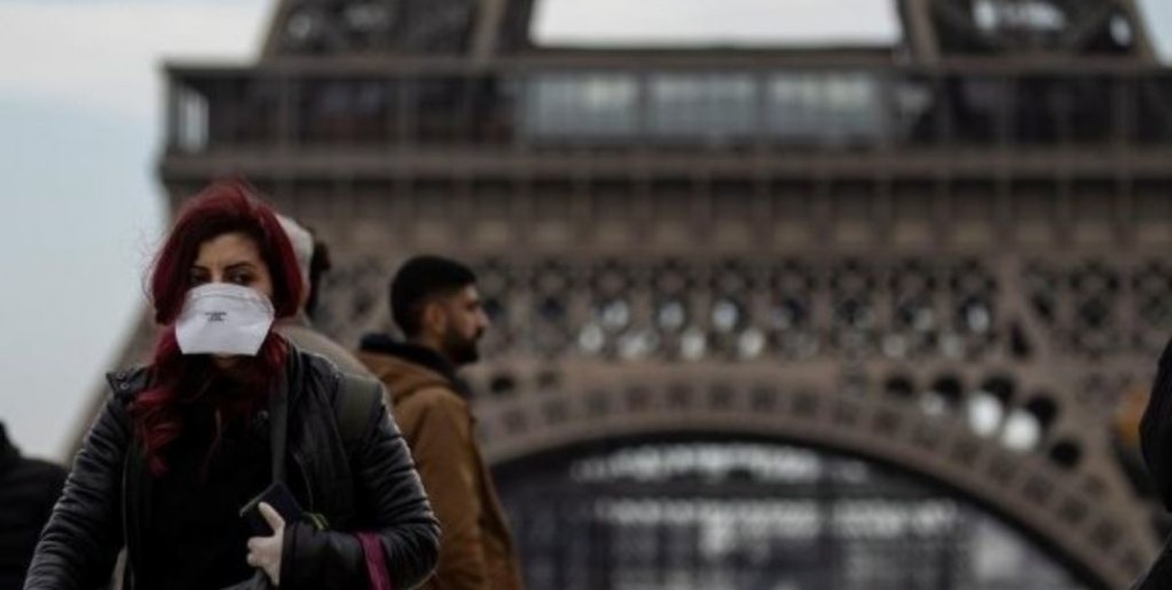 Francia supera nuevamente los 13.000 casos diarios e impone restricciones en París y otras ciudades