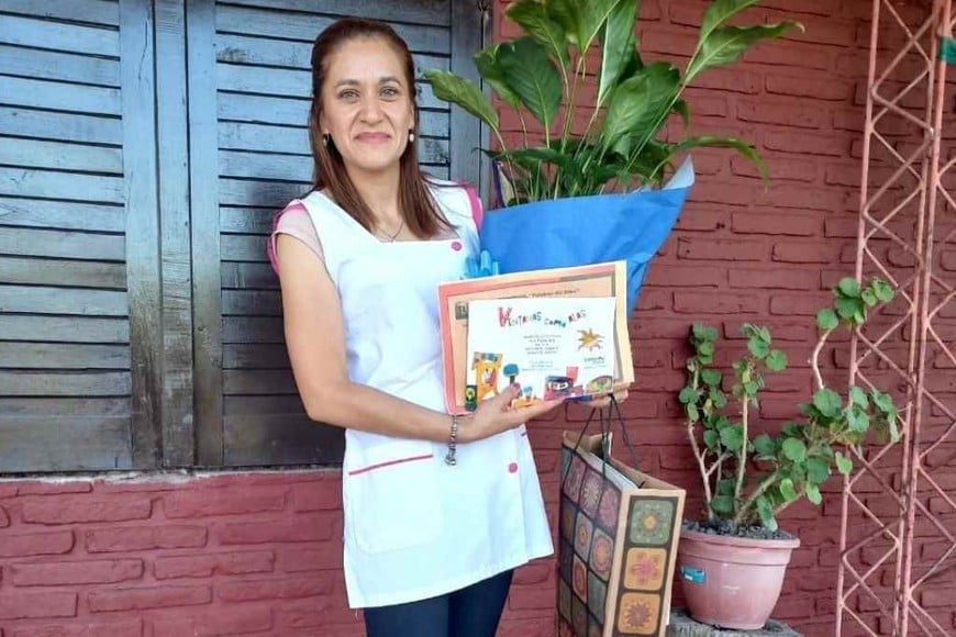 ELLITORAL_430961 | Manuel Fabatía Carina Villalba, la única docente en el establecimiento, hace 4 años que está trabajando en la escuela y rescata el orgullo que la pequeña comunidad del paraje siente por la institución escolar.