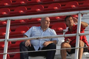 ELLITORAL_357985 |  Mauricio Garín Luis Spahn junto a Fabián Brasca, el presidente y el vice que tiene a su cargo el manejo del fútbol amateur. Entre esta semana y, a más tardar, la que viene, habrá nuevo coordinador.