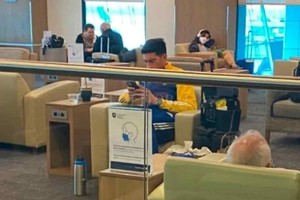 ELLITORAL_376303 |   Esteban Andrada esperando abordar el avión directo a Argentina