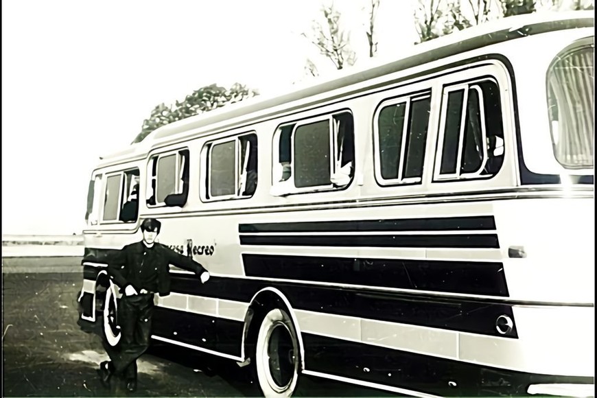 ELLITORAL_382367 |  Imagen de Oscar Pecorari Carrocería Sadonio sobre chasis Mercedes Benz LO 1112 frontalizado, fabricado aproximadamente entre 1968 y 1969. Perteneciente a la empresa Recreo.