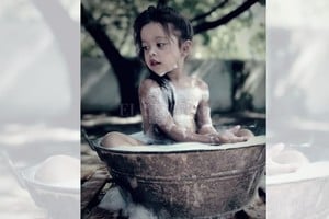 Fernanda Montenegro CAZADOR DE IMÁGENES - Ducha de verano, Olivia Farías .