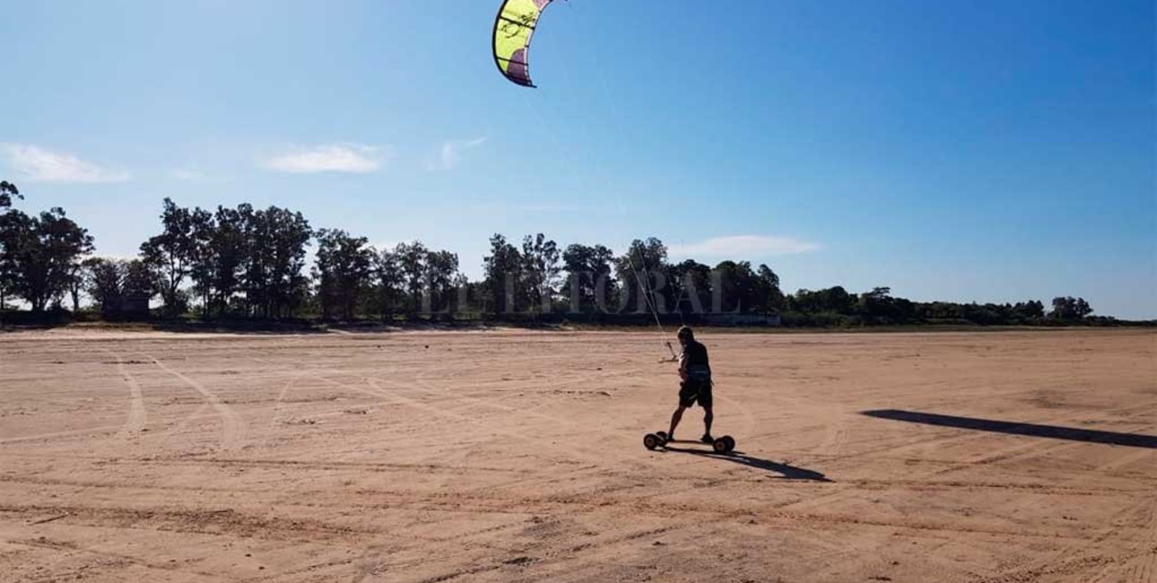 El ingenio de los kitesurfistas de la Setúbal para navegar sin agua