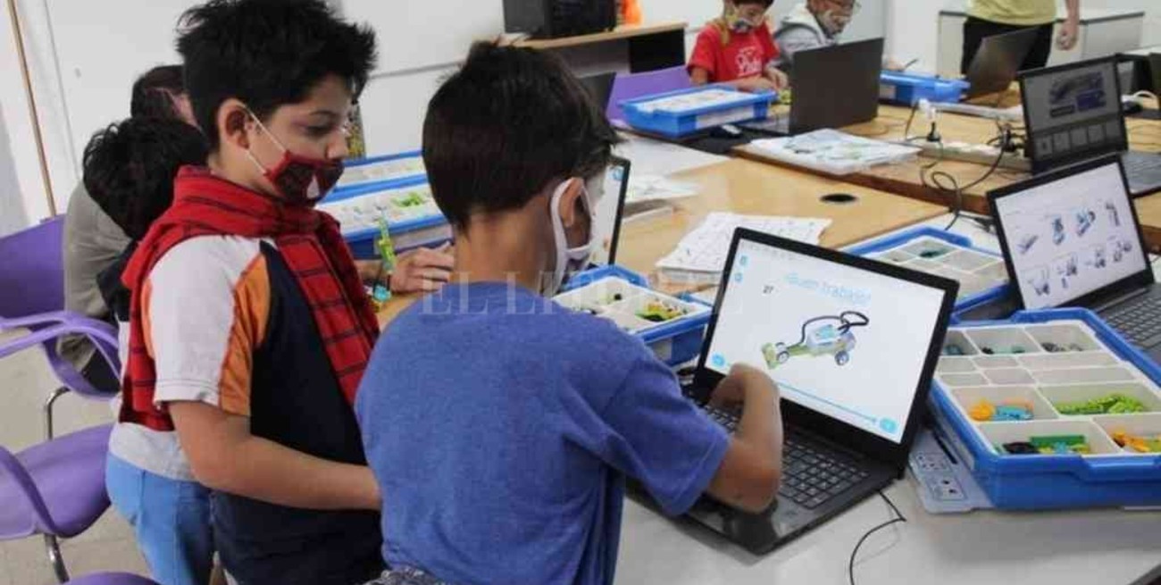Rosario: más de 100 chicos participaron de los cierres de los talleres de Robótica Educativa
